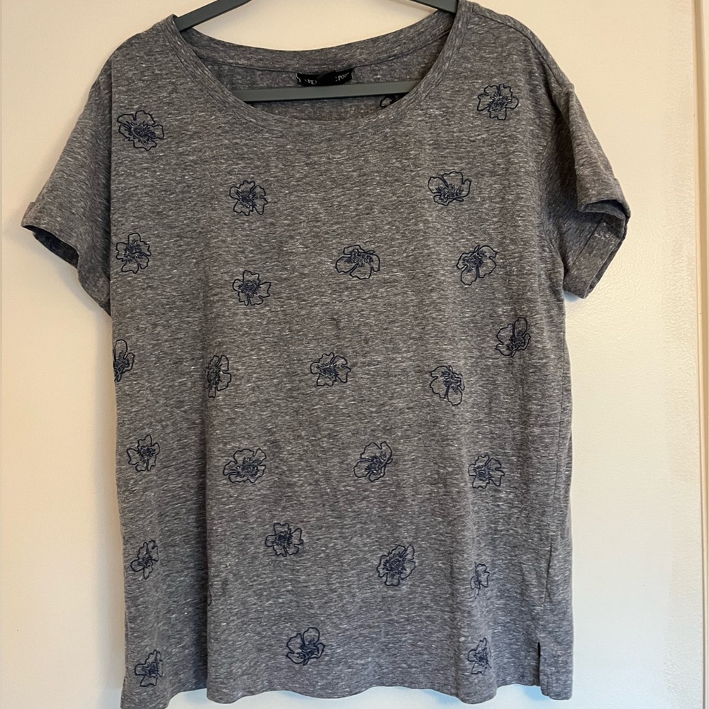 Cute Gray Tee from a Pea and the Pod